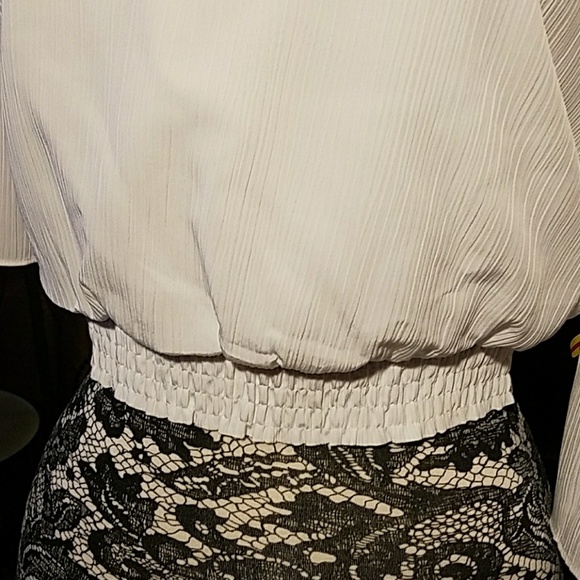 Pretty Jennifer Lopez top with Grommet Detail - Picture 2 of 3